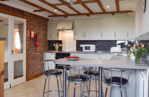 Llanddowror House | Yr Efail Argoed