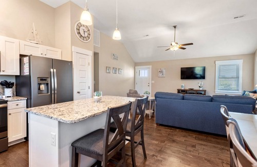 Colington House | Z's Escape: Close to the Beach, Shopping and Dining; Short Stays Anytime