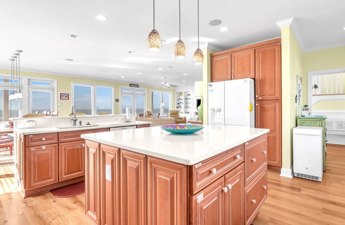 Oak Island House | Z-Scape: 5 Bed/4.5 Bath Oceanfront Home with 2 Family Rooms and Gourmet Kitchen