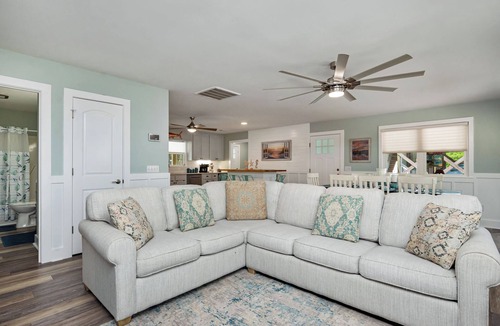 Tranquil Harbour House | Zaruba Beach: Modern Coastal Oasis with Private Backyard Pool