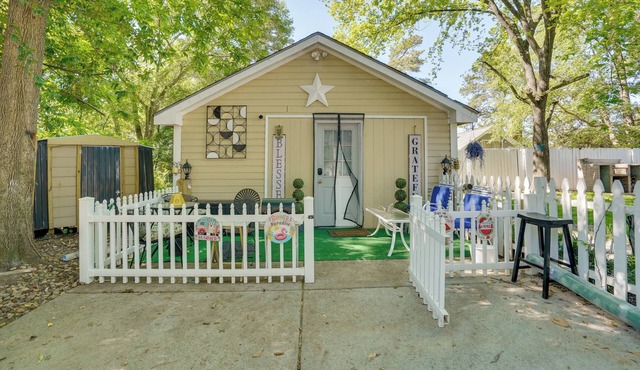 1 Mi to Dtwn: Fayetteville Studio w/Patio
