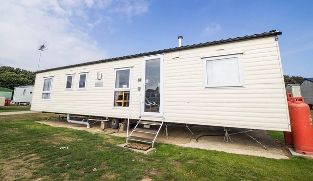 10 berth caravan for hire near Great Yarmouth at Broadland Sands ref 20025BS