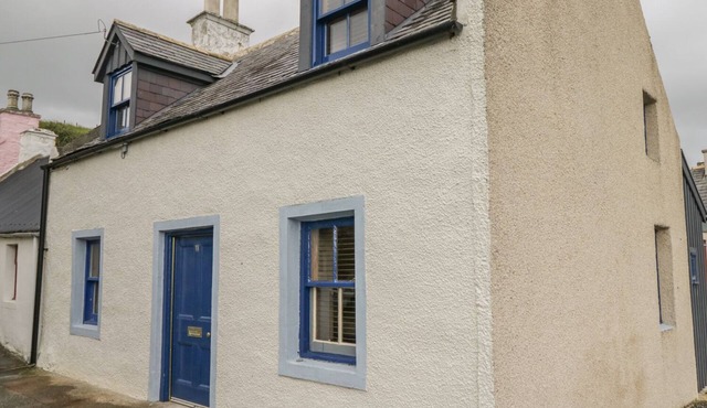 11 VILLAGE, pet friendly, character holiday cottage in Portsoy