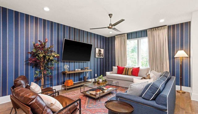 12 South | 7 Beds | 2mi to Broadway