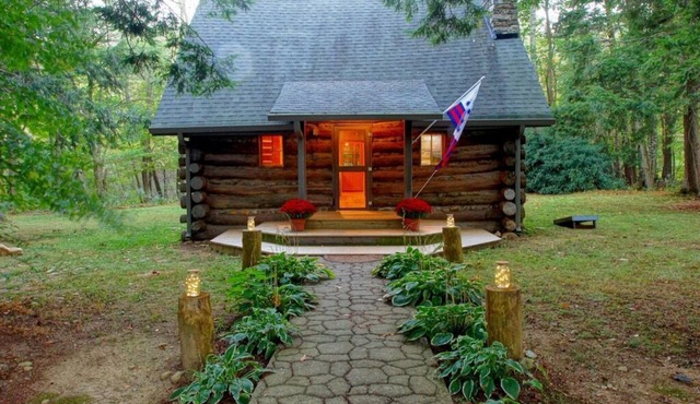 1848 Log Cabin in the Trees w/Fire Pit/Foscoe/No Damage from Helene!