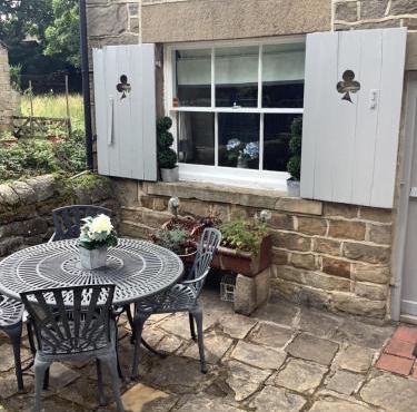 1A River Cottage, Baslow