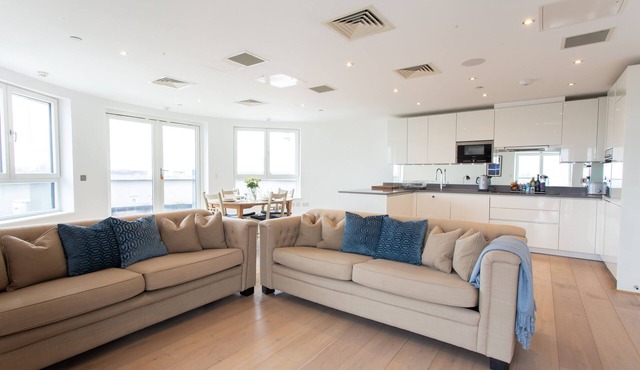 2 Bed/2 Bath Penthouse With Amazing Views
