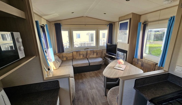 2 Bed Caravan Leanne Centeal Heated