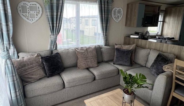 2 Bed Caravan - Sleeps 6 - Parking - Pets
