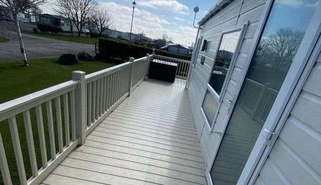 2-bed Caravan - Sleeps 6 - Family & Pet Friendly