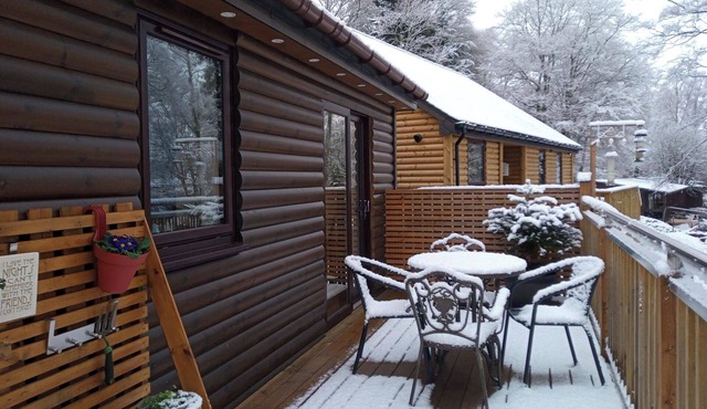 2 Bed Cottage Sleeps 4 -private Garden -pets Okay