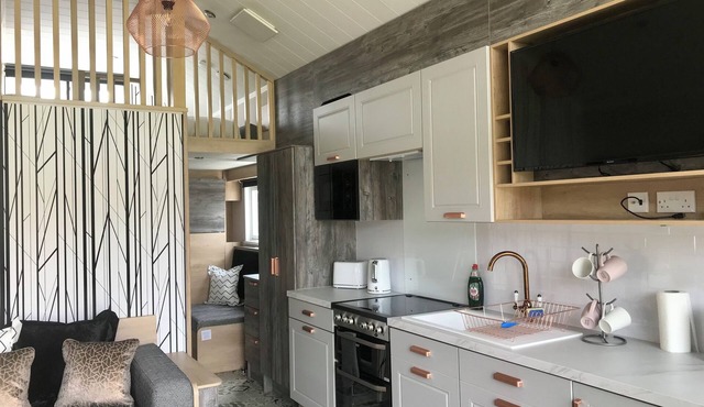 2 Bed Lodge - Sleeps 4 - Parking - Wifi