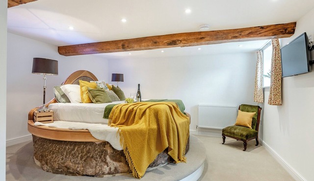2 bedroom accommodation in Ocle Pychard