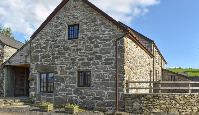 2 bedroom accommodation in Cwm Cyfnal