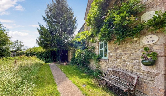 2 bedroom accommodation in Broughton Gifford, near Melksham