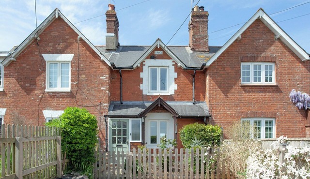 2 bedroom accommodation in Clyst St. George, near Exeter
