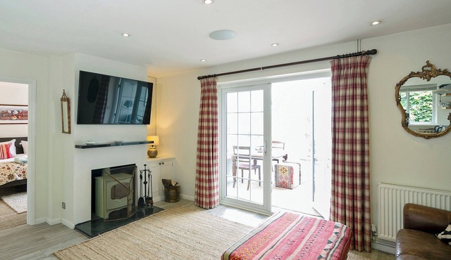 2 bedroom accommodation in Guildford