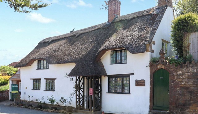 2 bedroom accommodation in Barrington, near Ilminster,
