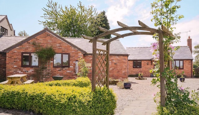 2 bedroom accommodation in Bickley, near Malpas