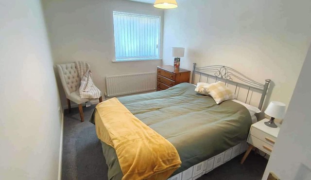 2 Bedroom House Sleeps 4 with Private Garden