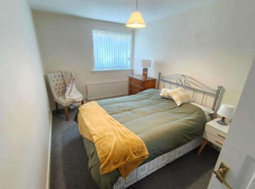 2 Bedroom House Sleeps 4 with Private Garden