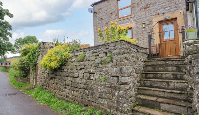 2 HOLME POOL, pet friendly, with open fire in St John's Chapel