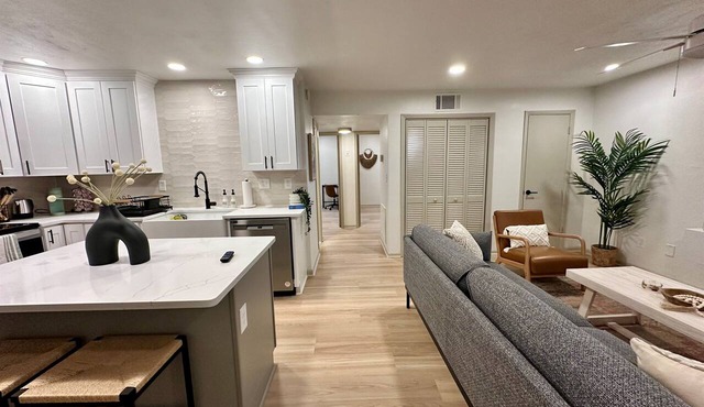 2 king beds -2nd floor walk 2 Beach u1