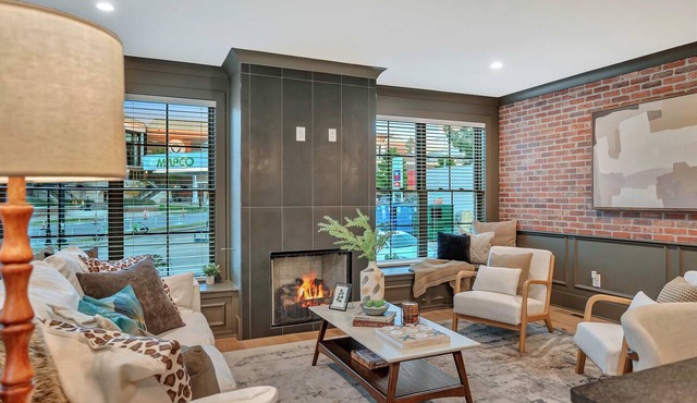 2 Luxe Townhomes + Rooftop Views Walk Score 79