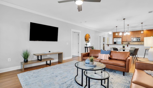 2 Savannah Units Sleeps 12 Gated Parking + Historic District | The Juliette
