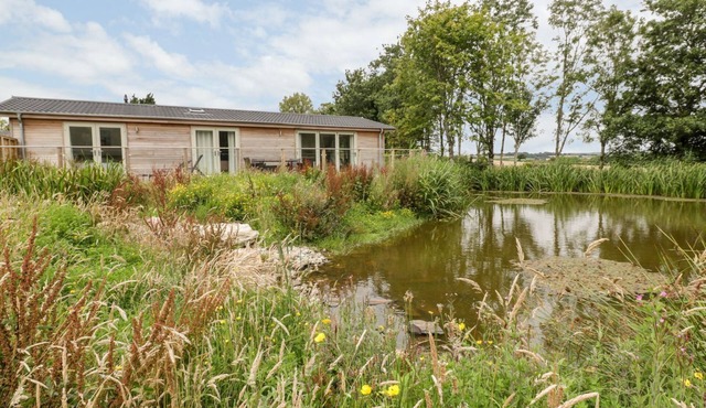 21 MEADOW RETREAT, pet friendly, luxury holiday cottage in Dobwalls