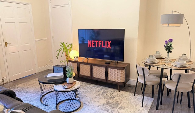 2BR Apartment, Fast Wi-Fi, Apple TV & Netflix, 20 Off Long Stays
