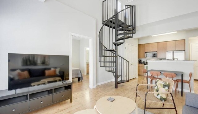 3 Bed/2 Bath West Campus Penthouse Condo in the Heart of Austin in Austin