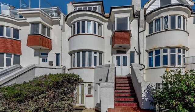 3 Bed in Bexhill On Sea (oc-bt037)