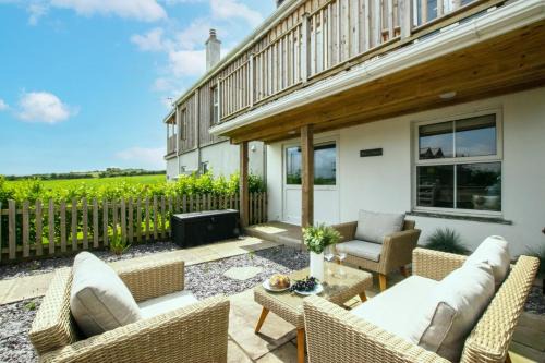 3 Bed in Little Petherick oc-p00899