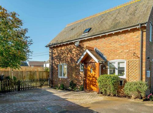 3 Bed in Lymington oc-90002