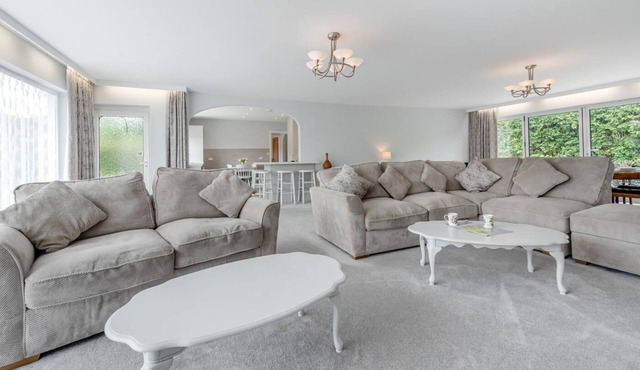 3 Bed in Stepaside (oc-h32040)