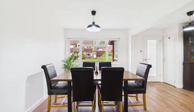 3-Bed Semi-Detached, Perfect for Work & Family