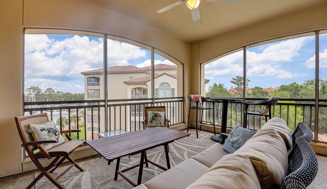 3 Bedroom/3 Bathroom Bright Villa in a Gated Complex - Harbour and Pool Views