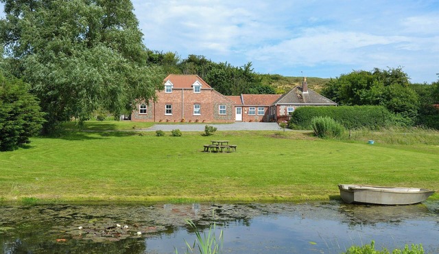 3 bedroom accommodation in West Caister