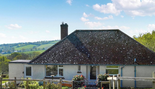 3 bedroom accommodation in Whitestone