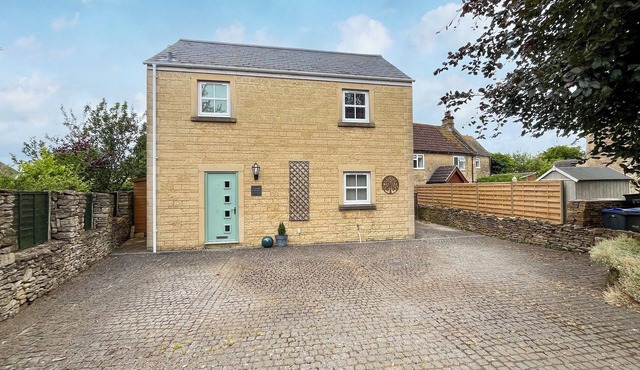 3 bedroom accommodation in Atworth, Near Melksham