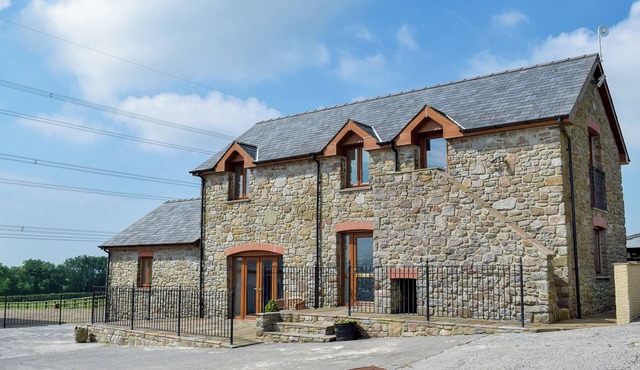 3 bedroom accommodation in Red Roses, near Whitland
