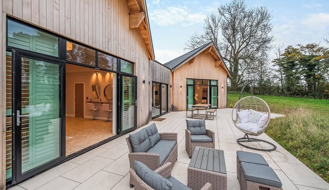 3 bedroom accommodation in Exeter