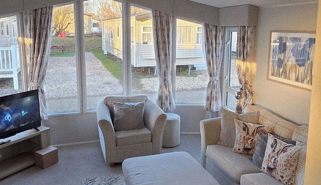 3 Bedroom Holiday home Sleeps 8 - Pets - Pool