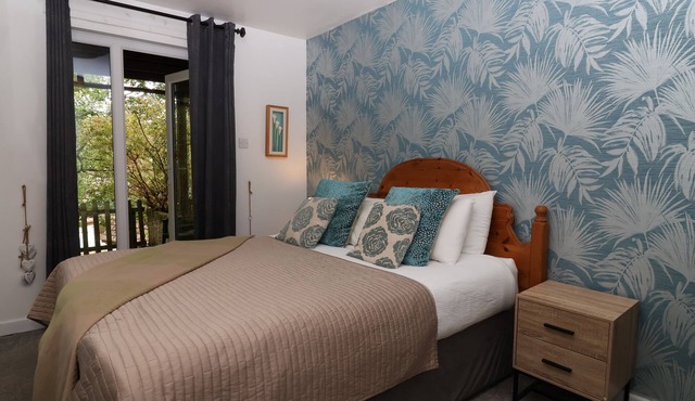 3-bedroom lodge in fantastic Honicombe Holiday Village with pool and fitness
