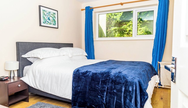 3-bedroom lodge in superb Callington with pool and fitness access