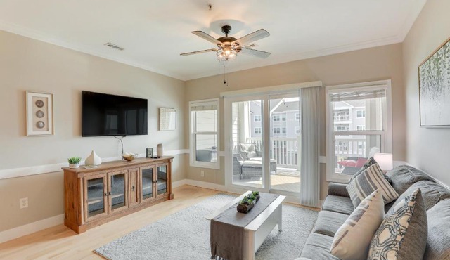 3 Mi to Folly Beach: Condo w/Pool Access!