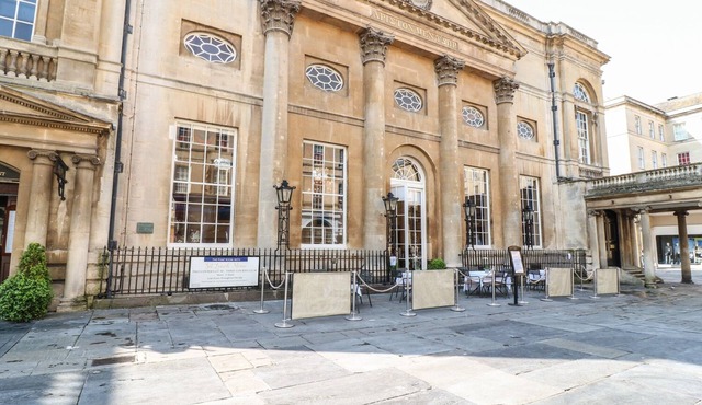 33 Crescent Gardens