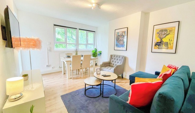 3BDR flat with Balcony & WIFI near Finsbury Park, Manor House, Emirates Stadium