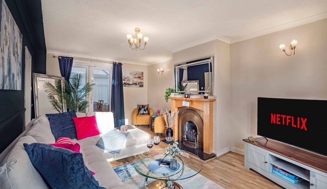 3BR Contractor-Ready Home Parking Middleton